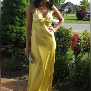 Betsey Johnson yellow halter evening gown prom dress. Size 4 US